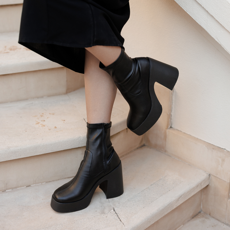 ADIARATOU NOIR - BOOTS