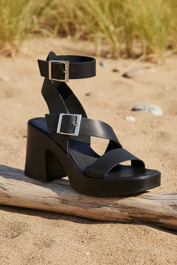 Sandales noires André en synthétique avec talon compensé de 9cm et brides à boucle.