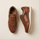 Sneakers camel en cuir souple AUXENCE d'André avec fermeture éclair latérale et lacets.