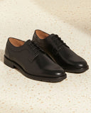 Chaussures derby noires en cuir lisse André, lacets, semelle robuste, idéales pour un look formel ou professionnel.