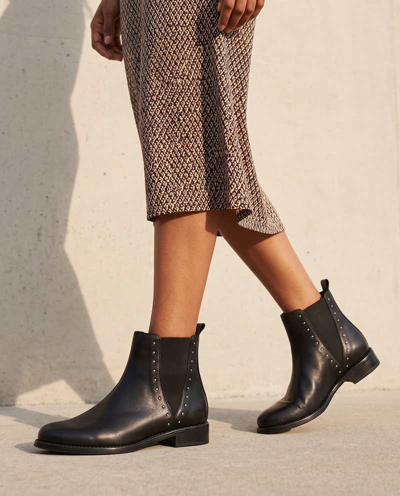 Boots CHAMPAGNE noir portées, cadrage jambes