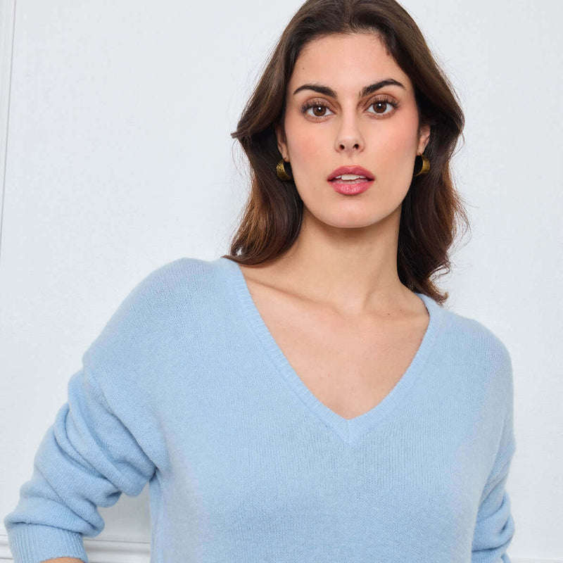 PULL COL V OPALINE BLEU CLAIR - André