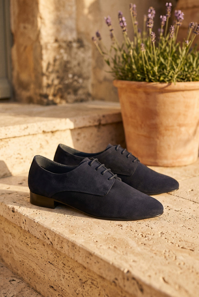 André chaussures derby en daim bleu marine, lacets, bout rond, talon plat.