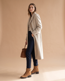 Boots ENLACE camel portées, silhouette complète