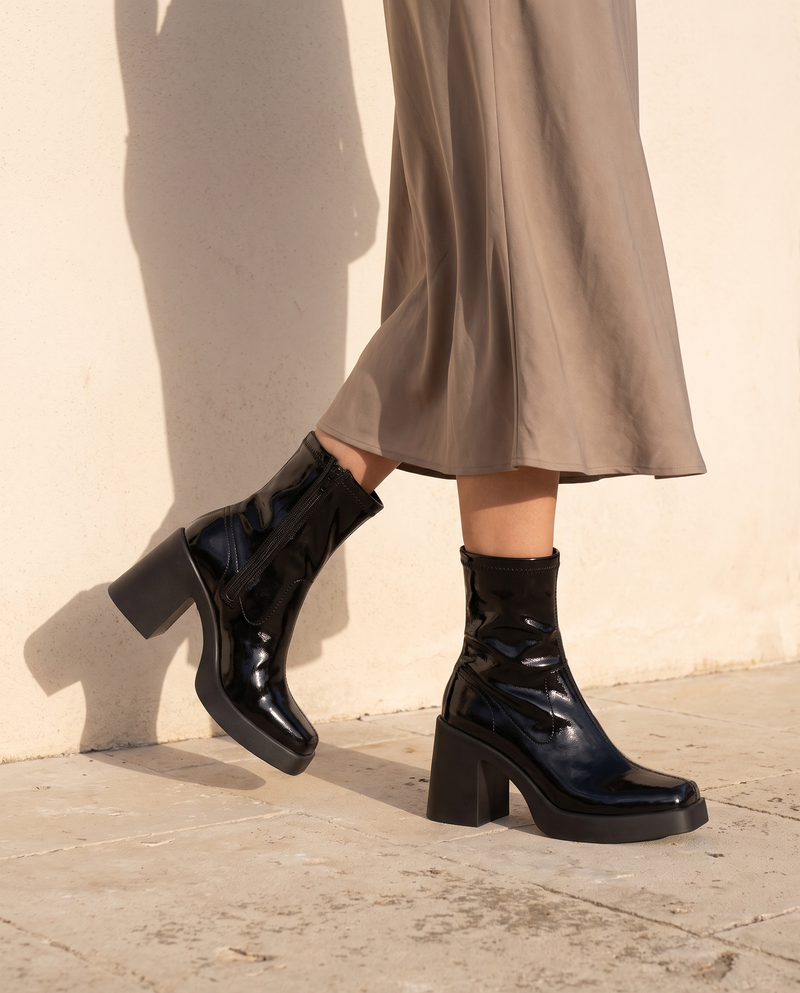 Boots KATIA noir portées, cadrage jambes