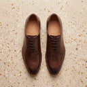 Chaussures richelieu André OLIVER Cognac en cuir lisse, élégantes et intemporelles pour homme.