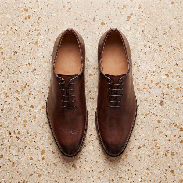 Chaussures richelieu André OLIVER Cognac en cuir lisse, élégantes et intemporelles pour homme.