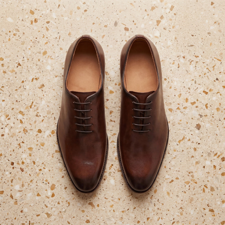 Chaussures richelieu André OLIVER Cognac en cuir lisse, élégantes et intemporelles pour homme.