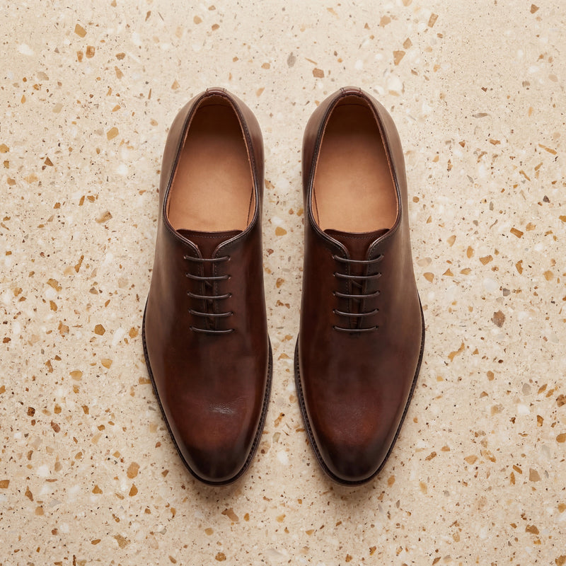 Chaussures richelieu André OLIVER Cognac en cuir lisse, élégantes et intemporelles pour homme.