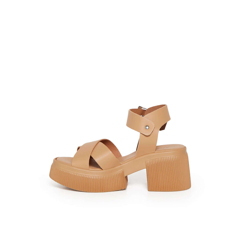 SANDALE UMBERTA CAMEL - André