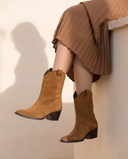 Boots ZELIE camel portées, cadrage jambes